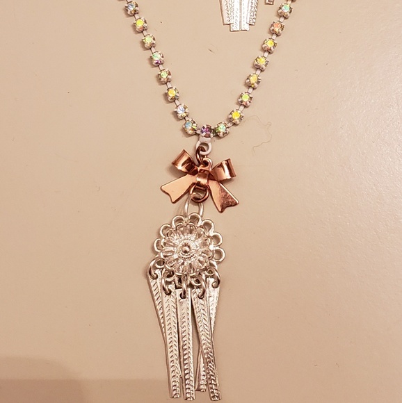 Earring - Picture 2 of 4